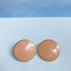 Vintage 80s Gold Tone & Peach Pearl Powder Round Stud Enamel Earrings